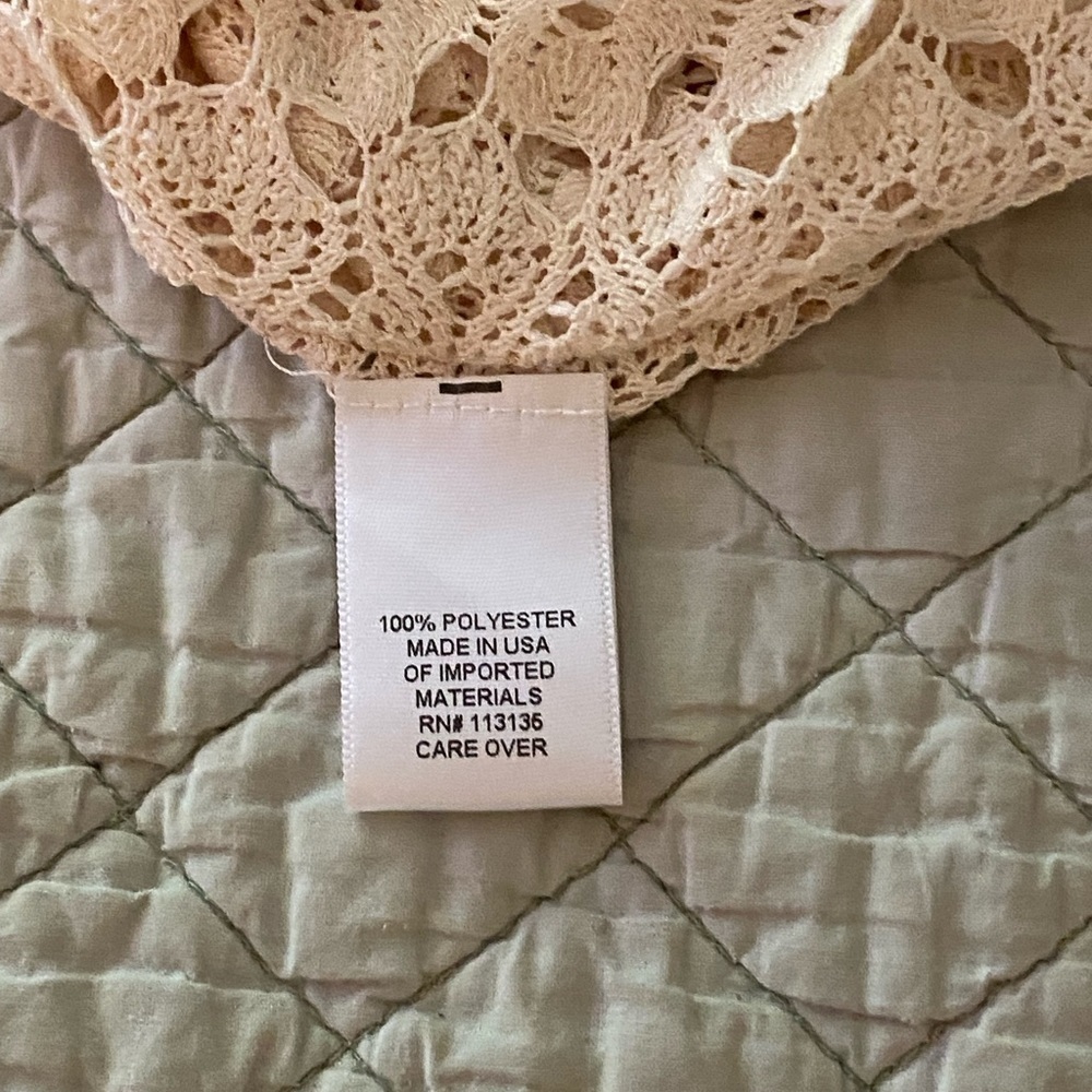 Leo & Nicole poncho, size PL. Cream color and a pretty lace fabric. - Picture 4 of 5